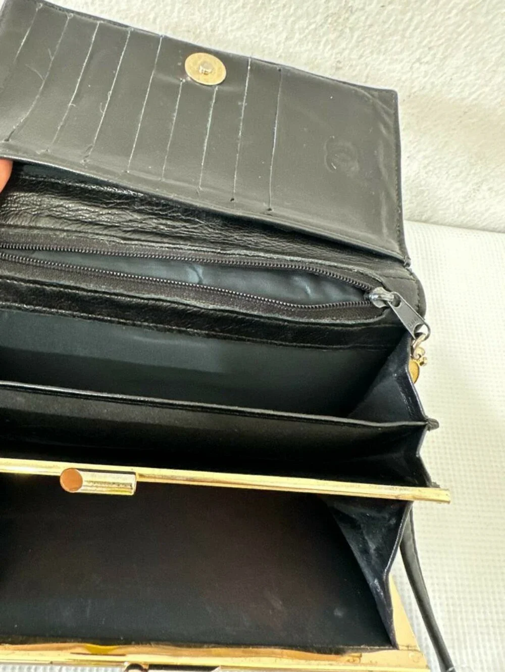 Vintage Chanel Black Leather Bi-Fold Wallet Interlocking CC Logo Magnetic Close
